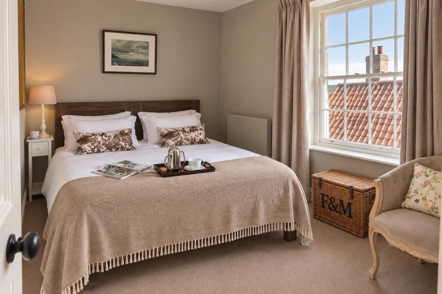 The first-floor double or twin bedroom — photograph 1